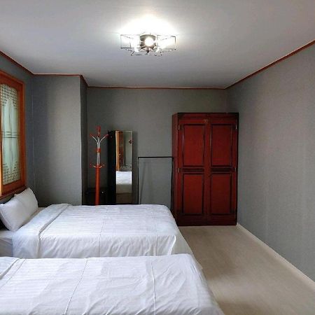 Emerald Ace Hotel Чеджудо Экстерьер фото