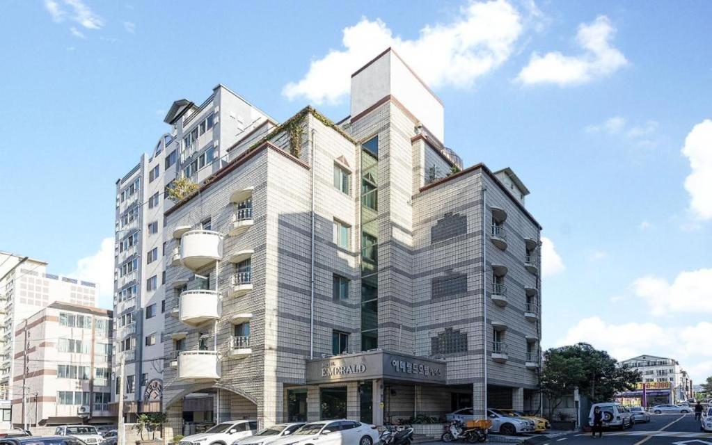Emerald Ace Hotel Чеджудо Экстерьер фото
