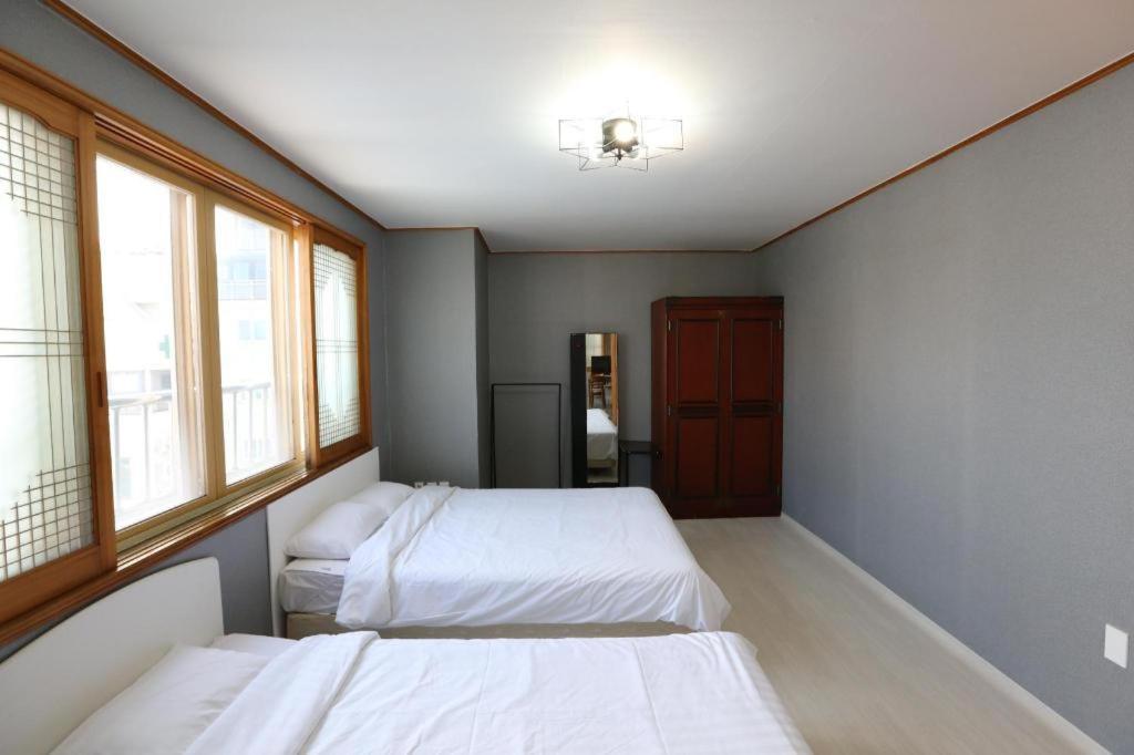 Emerald Ace Hotel Чеджудо Экстерьер фото