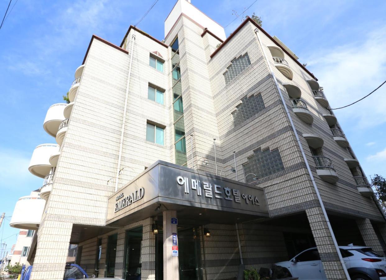 Emerald Ace Hotel Чеджудо Экстерьер фото
